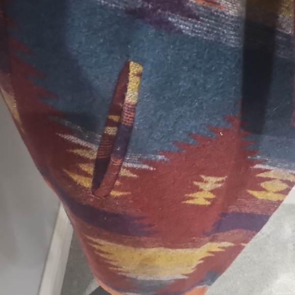 Colorful Geometric Patterned Coat - Picture 4 of 7